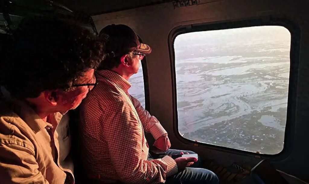 “险遭暗杀”，哥伦比亚总统携子女紧急改道绕飞