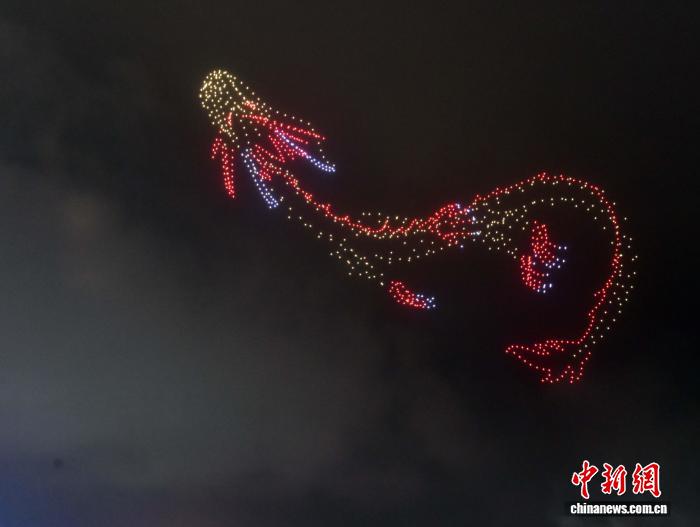 闽北闹元宵上演无人机光影烟花秀