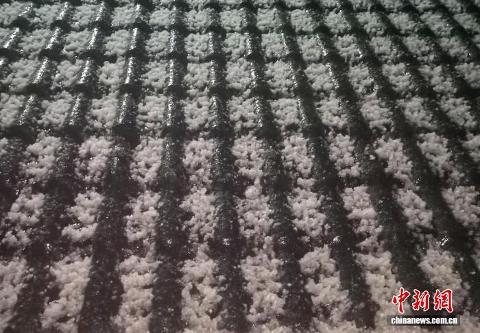 强对流天气致昆明突降冰雹 云南多地发布橙色预警