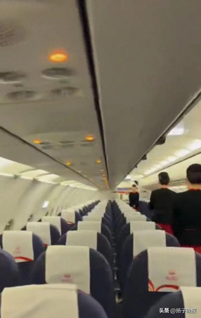 一游客称花200元幸运独享一架客机从九寨沟飞成都，起飞前还接到客服电话“早点到随到随走”，川航客服回应