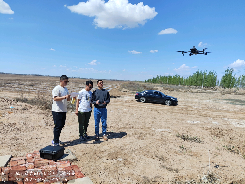 开展无人机飞行培训.jpg