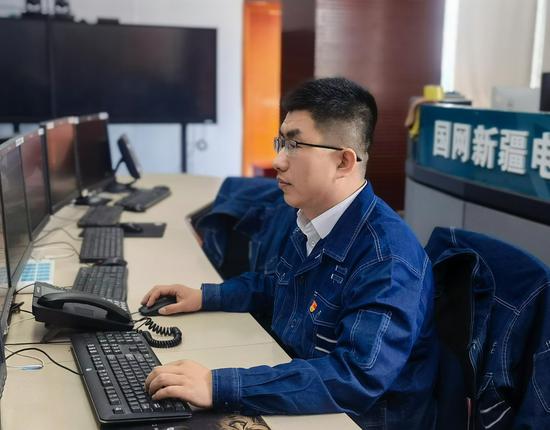 李凯参与信息调度保障工作。杨浩宇 摄