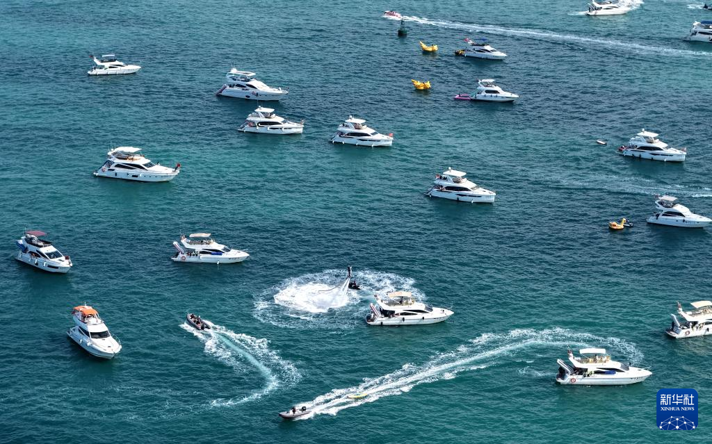 海南三亚：千帆竞渡迎新春 海事护航保平安