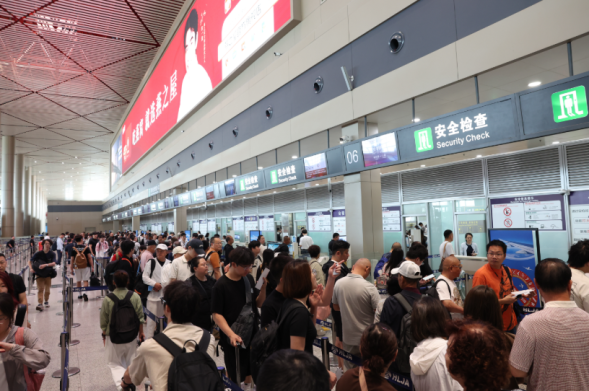 哈尔滨太平国际机场旅客吞吐量连续两天突破暑运纪录