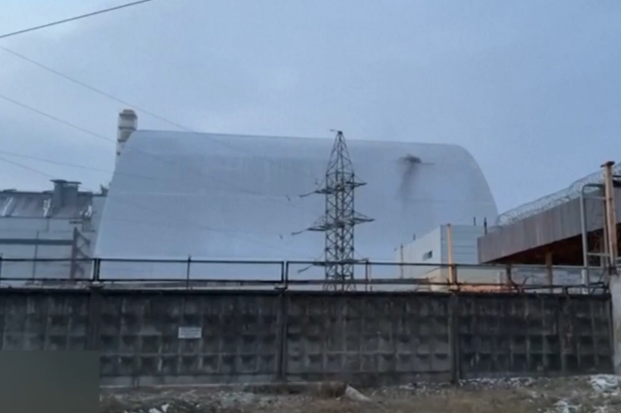 切尔诺贝利核电站遭袭，保护罩严重受损