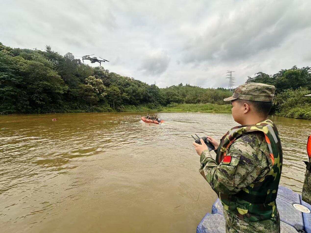 燕罗街道民兵集训上新：无人机+冲锋舟，织密汛期“安全网”