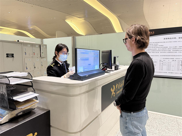 外籍旅客来看花也舍得“花” 樱花季武汉出入境数据创纪录