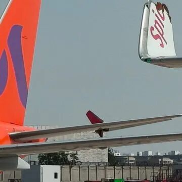 突发！两架客机发生碰撞！