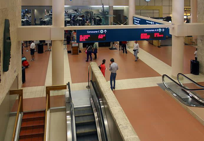 将机场冠以自己名字，特朗普被批“荒谬、讽刺”