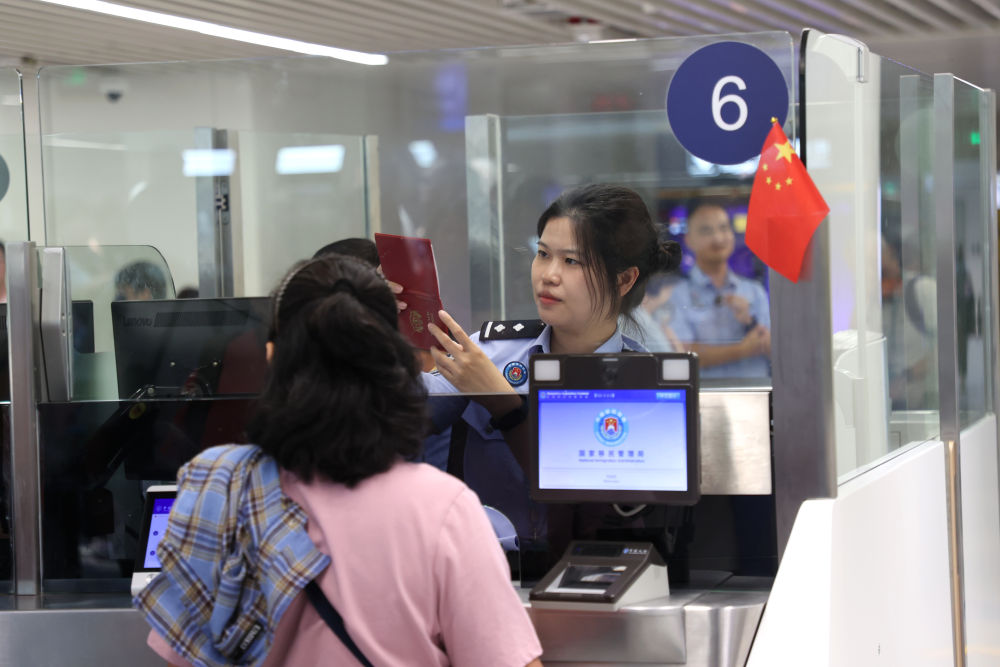 新华鲜报|出入境数据走高 春日中国热度拉升