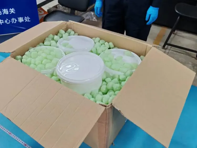 广州海关在广州白云机场口岸查获毒品氯胺酮（K粉）一批，重10千克