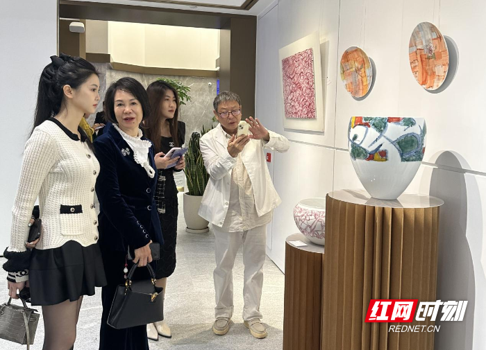 醴陵釉下五彩瓷作品展览在香港举行