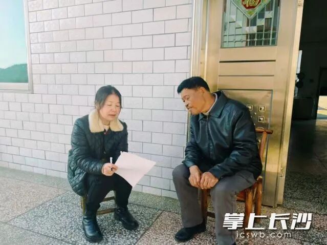 “铁脚板”走万家，敲门声里藏平安