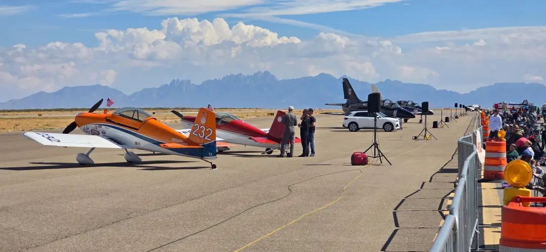 突发！美国一飞机在航展坠毁