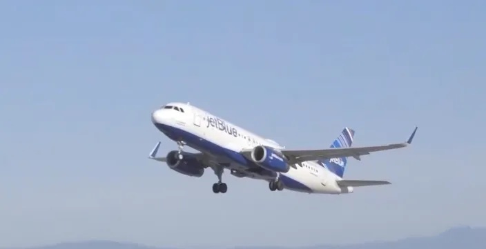 又一起！飞机起落架轮舱内惊现尸体