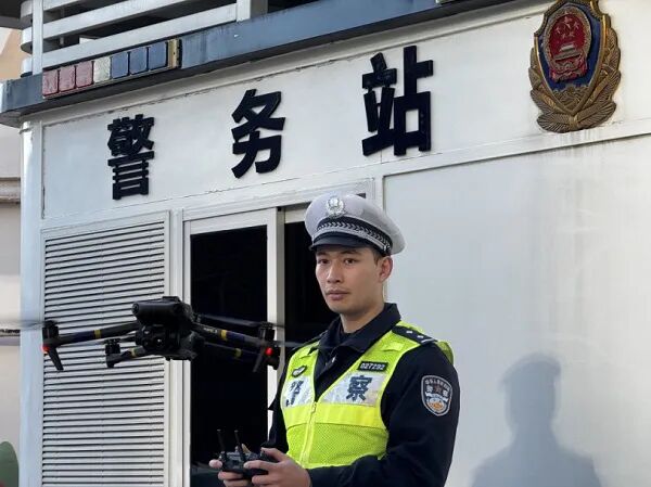 新机试飞“栽了”？上海静安警方精准查获高架旁“黑飞”无人机