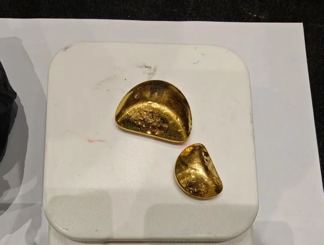 “炼金术师”违规携带金银制品进境，被广州海关查获