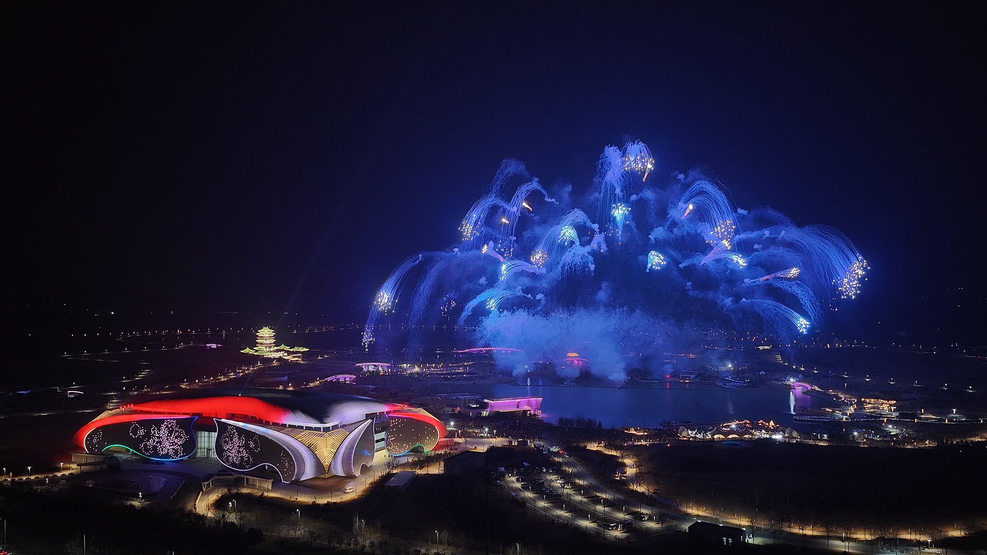 跨年夜 国内首创蓝色烟花在连云港园博园惊艳绽放