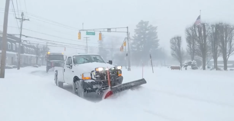 美国冬季风暴肆虐：已致7人死亡，多地宣布进入紧急状态