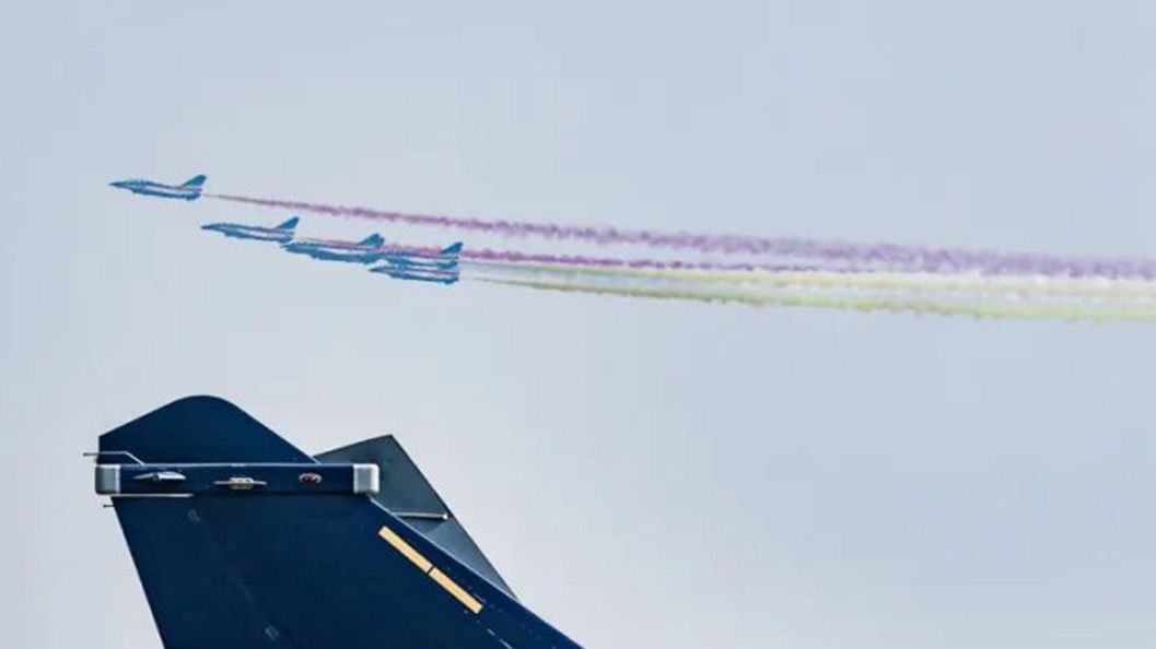 中国造飞机再出国门！歼-10C亮相新加坡航展