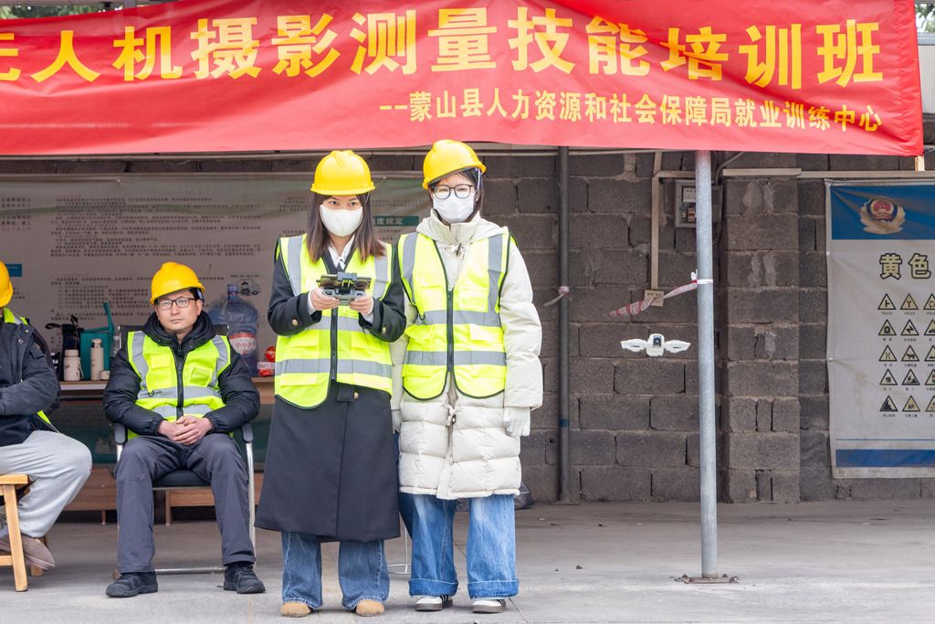 广西蒙山：无人机驾驶员技能培训促就业