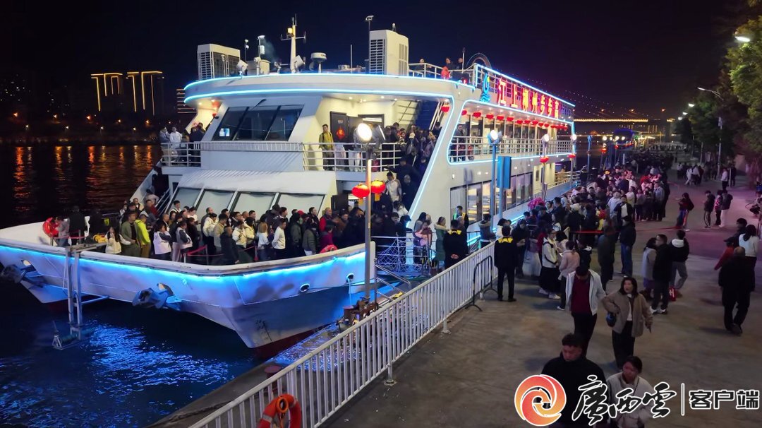 单日破万！柳州柳江夜游成春节顶流打卡地